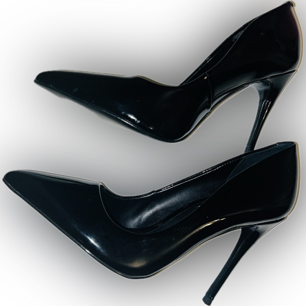 NWOB Steve Madden SZ6.5M “Daisie” black patent faux leather pump w/4” heel.